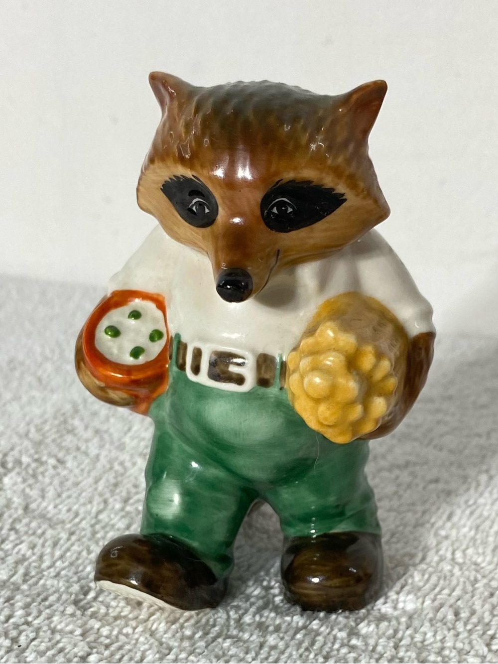 Vintage 1981 The Ringtale Raccoons Grandpa Raccoon Gathering Wood Figurine